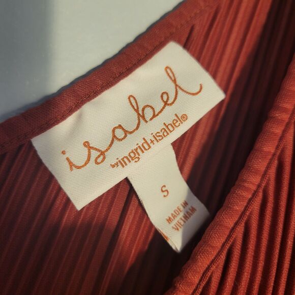 Isabel Maternity by ingrid isabel Empire Waist Burgundy Accordion V Neck Small - Picture 3 of 4